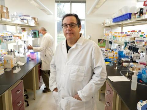 Professor Jonathon Dordick in his lab at Rensselaer Polytechnic Institutue